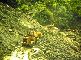 10-Landslide_blocked_river